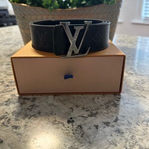 Louis Vuitton, Accessories, Louis Vuitton Initiales 4mm Reversible Belt